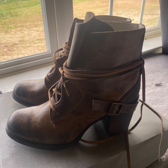 Maurice Bootie - Picture 2 of 2